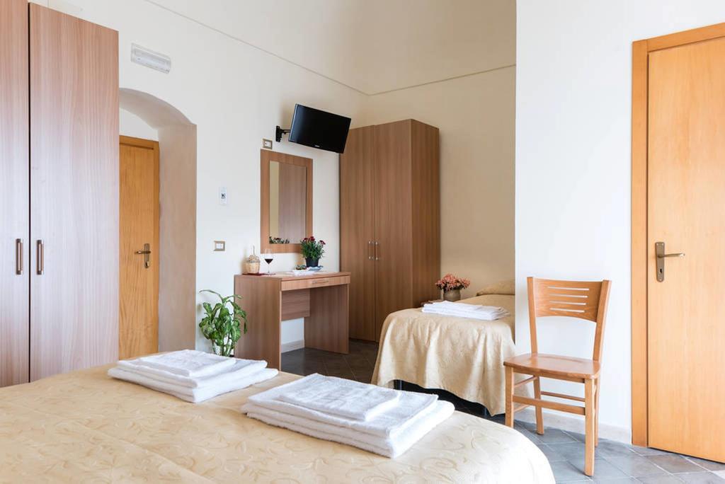 Hotel Il Campanile à Vizzini Extérieur photo