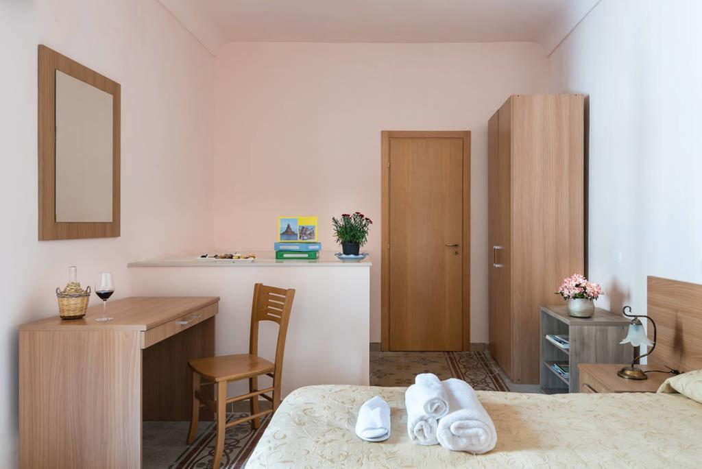 Hotel Il Campanile à Vizzini Extérieur photo